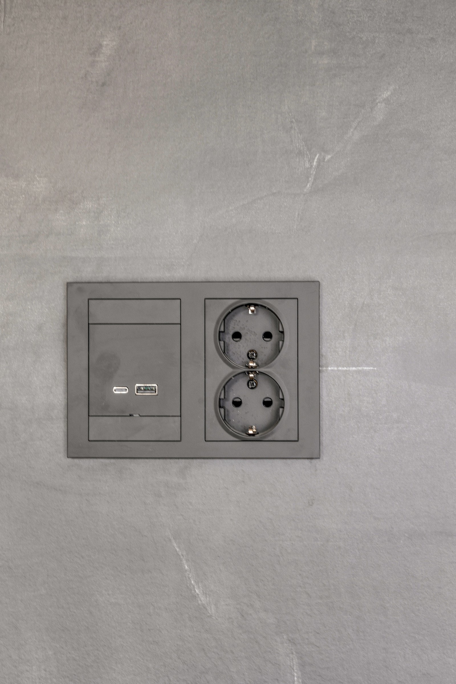 Klargjort for smarthusstyring av lys og oppvarming.