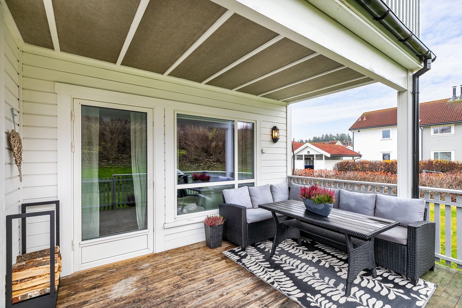 Med plasseringen i første etasje følger fordelen av et større uteareal enn leilighetene i andre etasje. Markterrassen er oppmålt til 23 kvm. Galleribilde