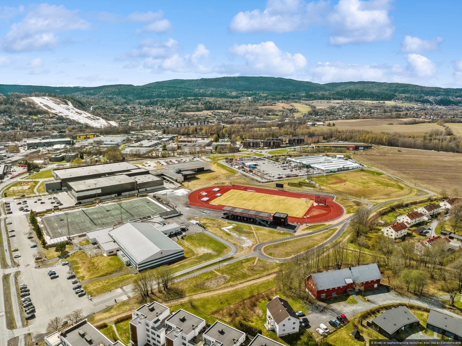 Bærum Idrettspark ligger like i nærheten og byr på et mangfold av idretts- og fritidsaktiviteter for hele familien Galleribilde