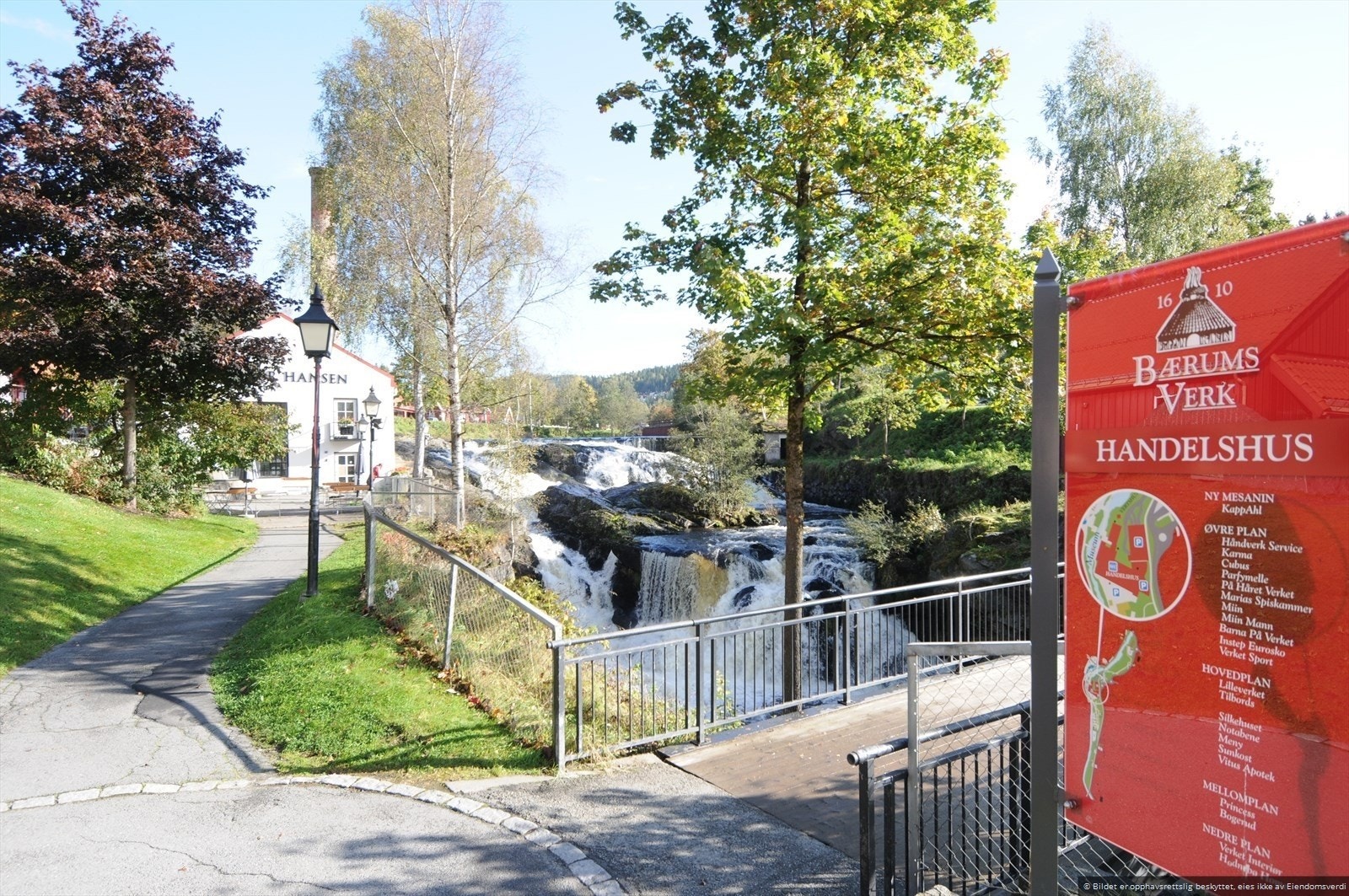 I nærheten finner du Bærums Verk - et levende handelssted med Verksgata, små butikker og trivelige spisesteder. Galleribilde