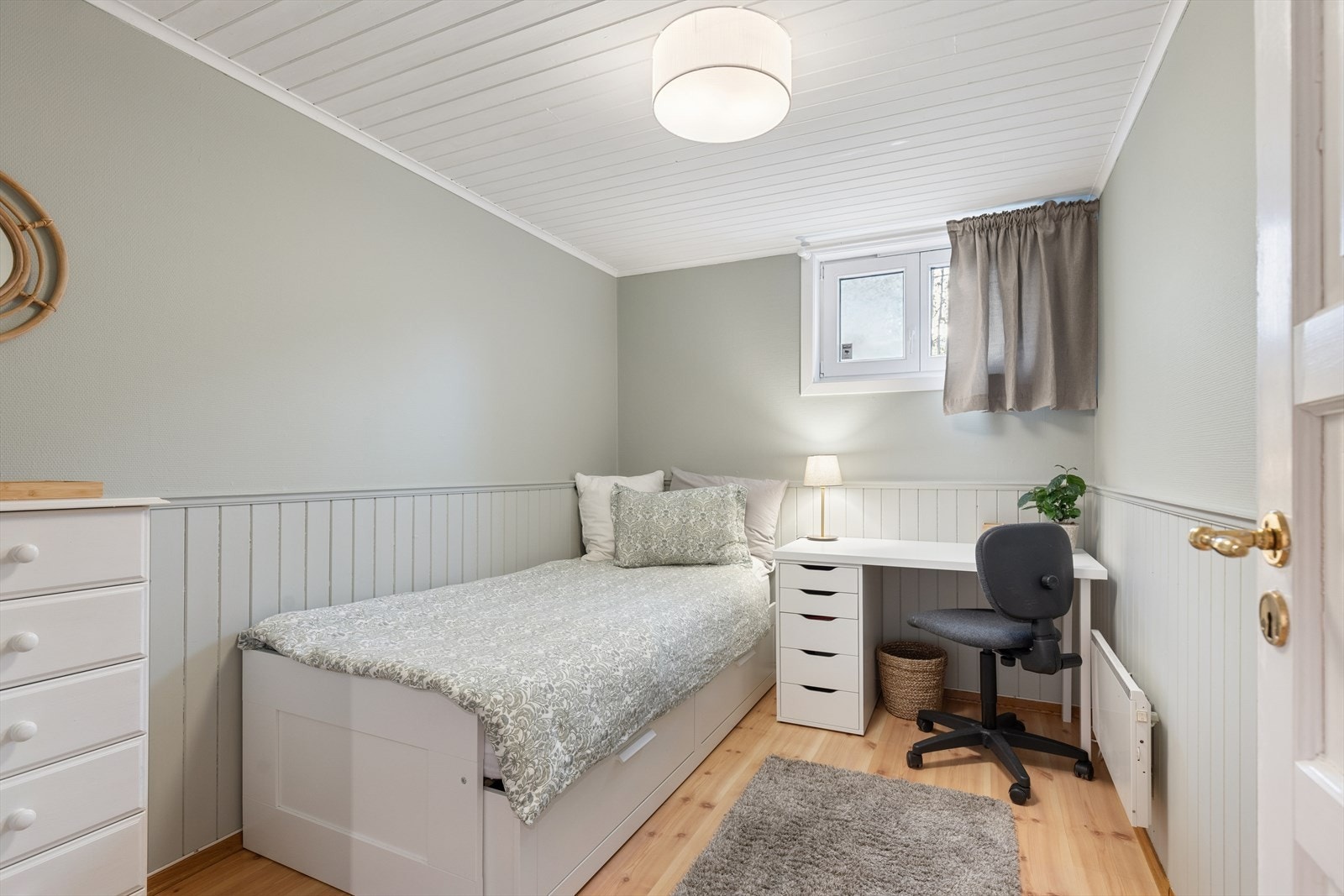 Soverom 1 av 2 i kjelleren. Galleribilde