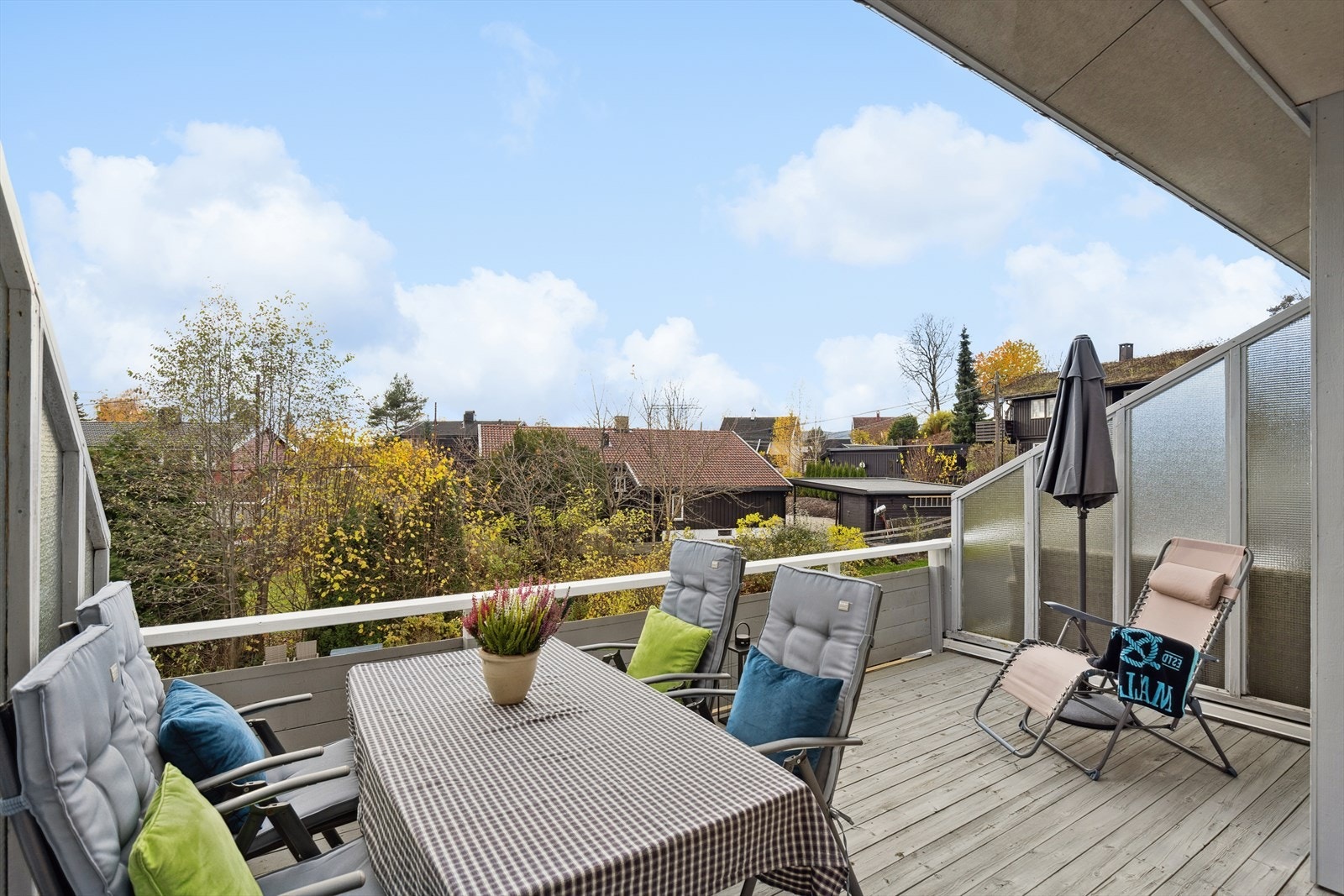 På terrassen i 2. etasje kan du nyte sene sommerkvelder med gode solforhold Galleribilde