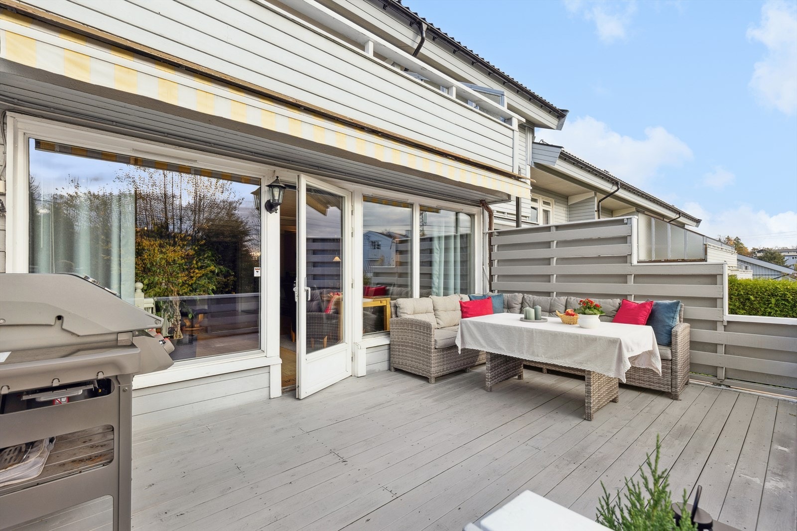 Ute på terrassen er det god plass til møblement av eget ønske. Galleribilde