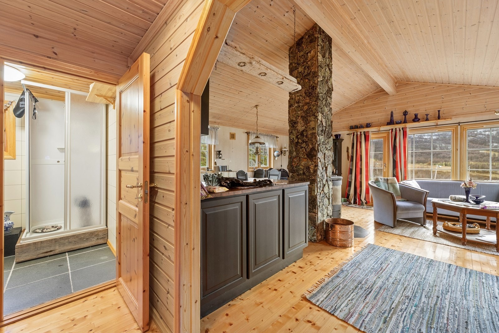 Toalettrommet har også adkomst direkte fra gangen. Galleribilde