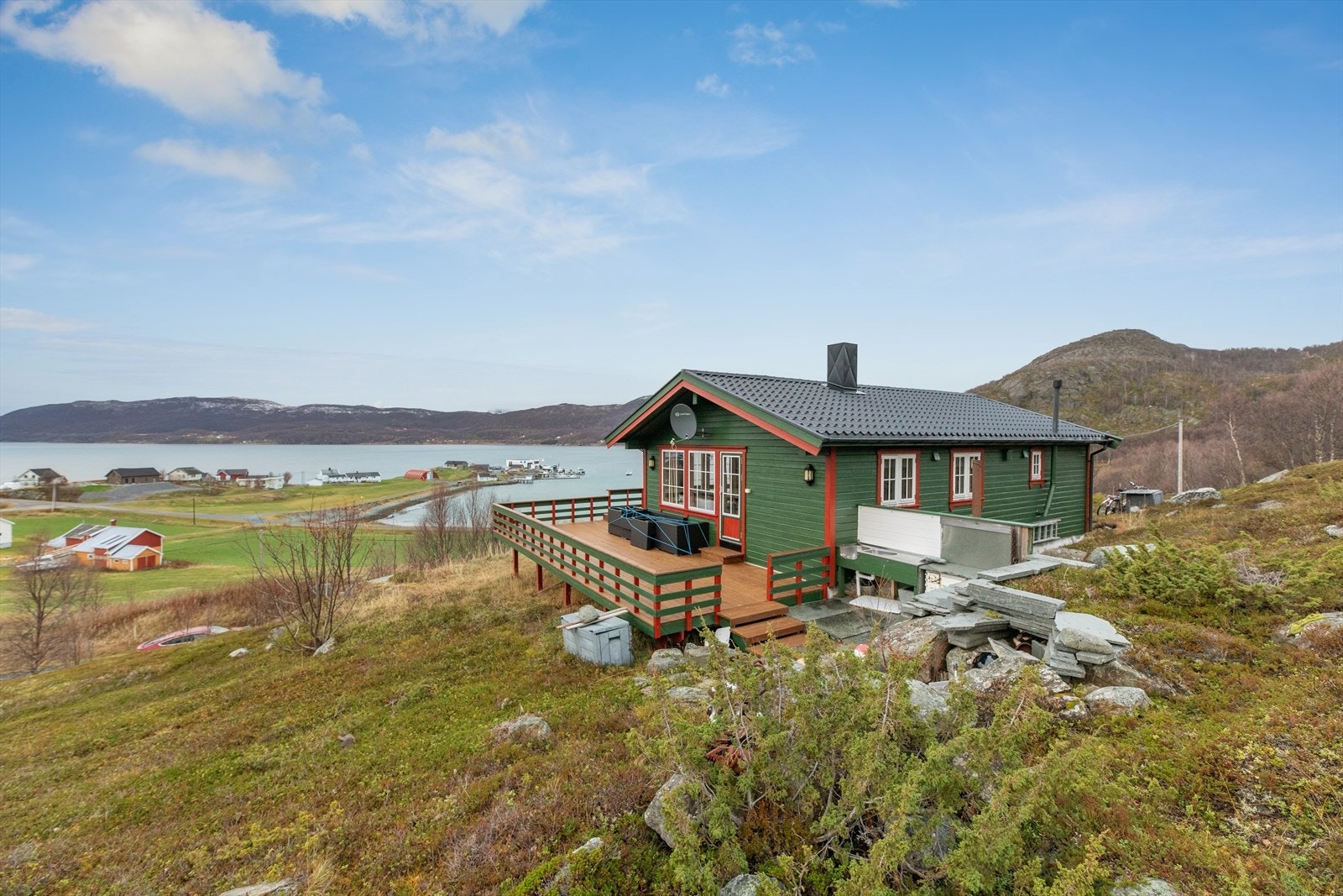 Velkommen til Roneggiveien 17, presentert av Magnar Sønvisen Moe for DNB Eiendom. Galleribilde