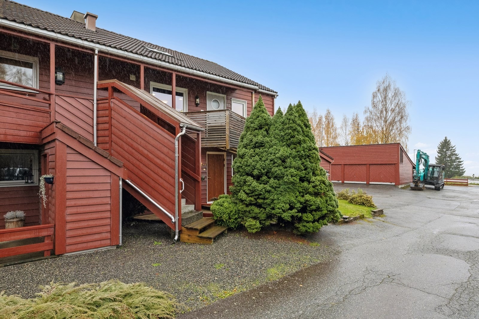 Leiligheten har trappeadkomst til andre etasje. Galleribilde