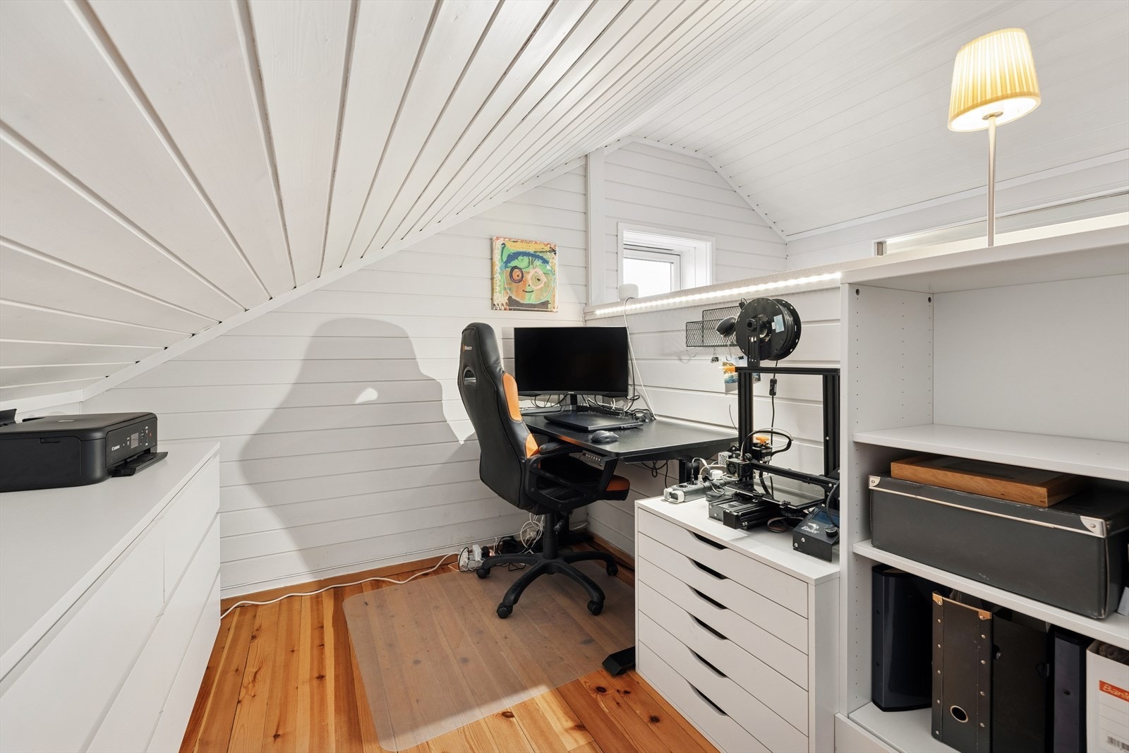 Innredet kontor på loftetasjen. Galleribilde