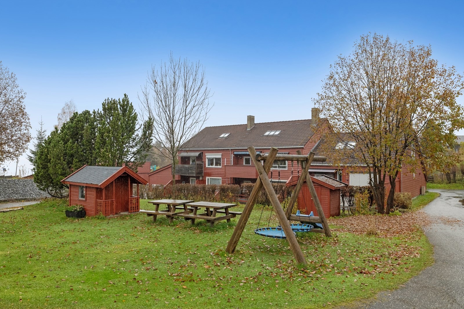 Området er svært barne- og familievennlig med gangavstand til barnehager, skoler i alle trinn og god offentlig kommunikasjon. Galleribilde