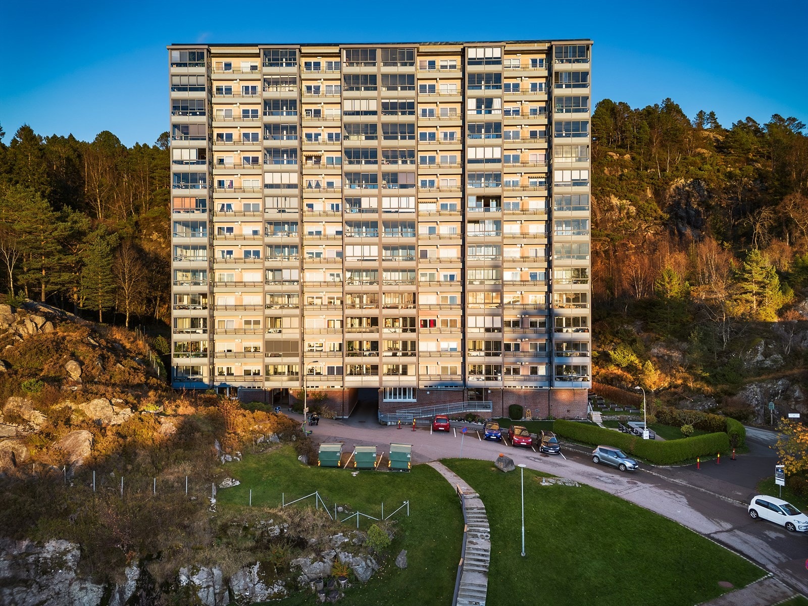 - Leiligheten disponerer 2 eksterne boder - gull verdt for ekstra oppbevaring - Galleribilde