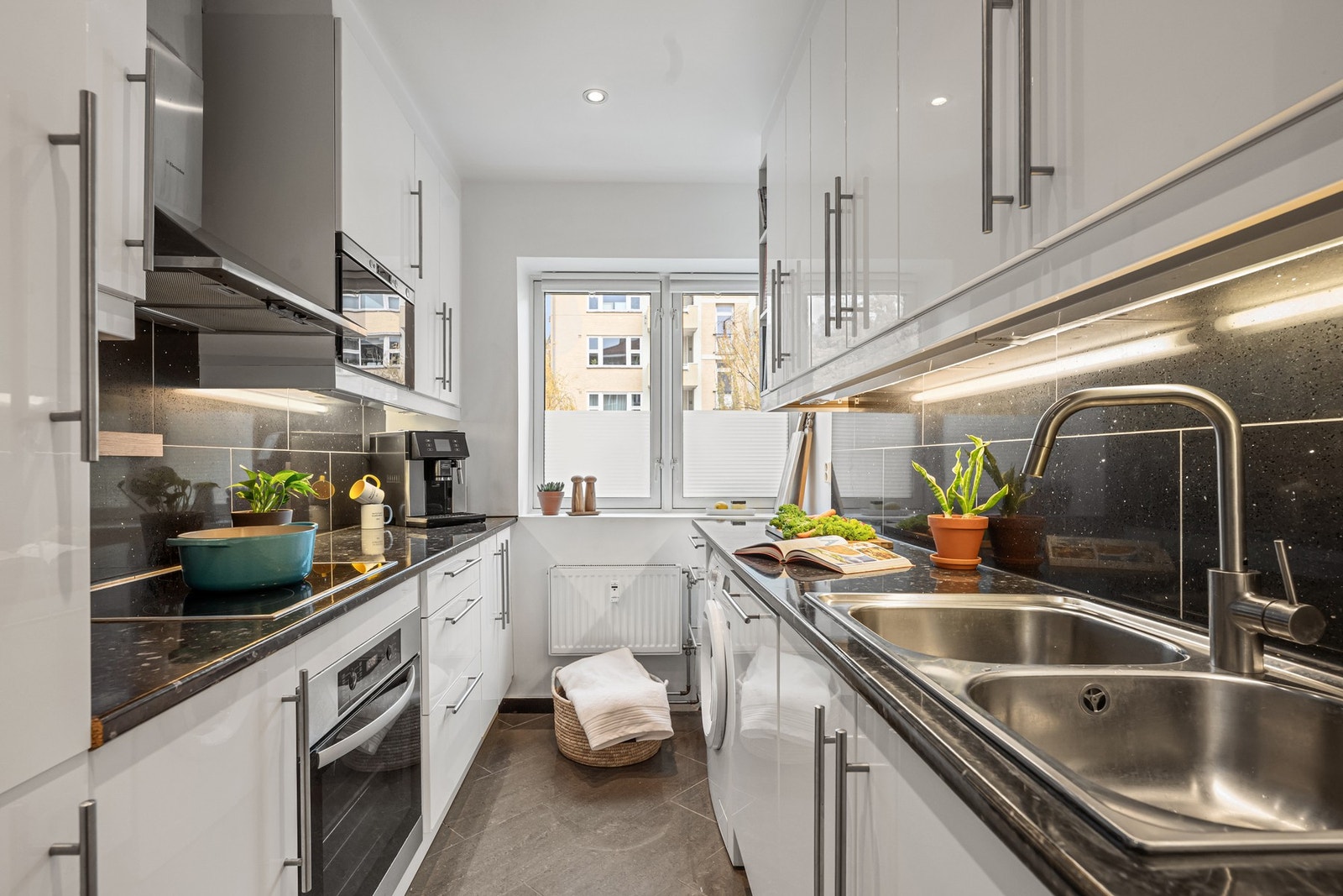 Stilrent og moderne kjøkken Galleribilde