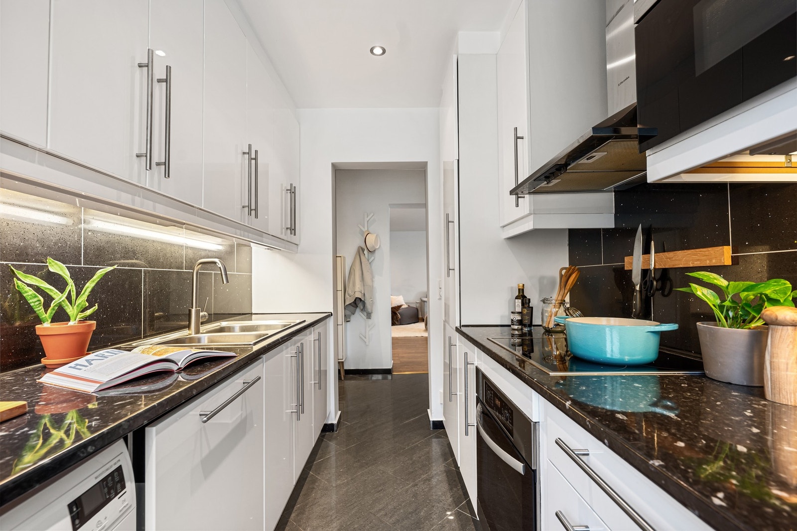 Alle hvitevarer medfølger - opplegg til vaskemaskin Galleribilde