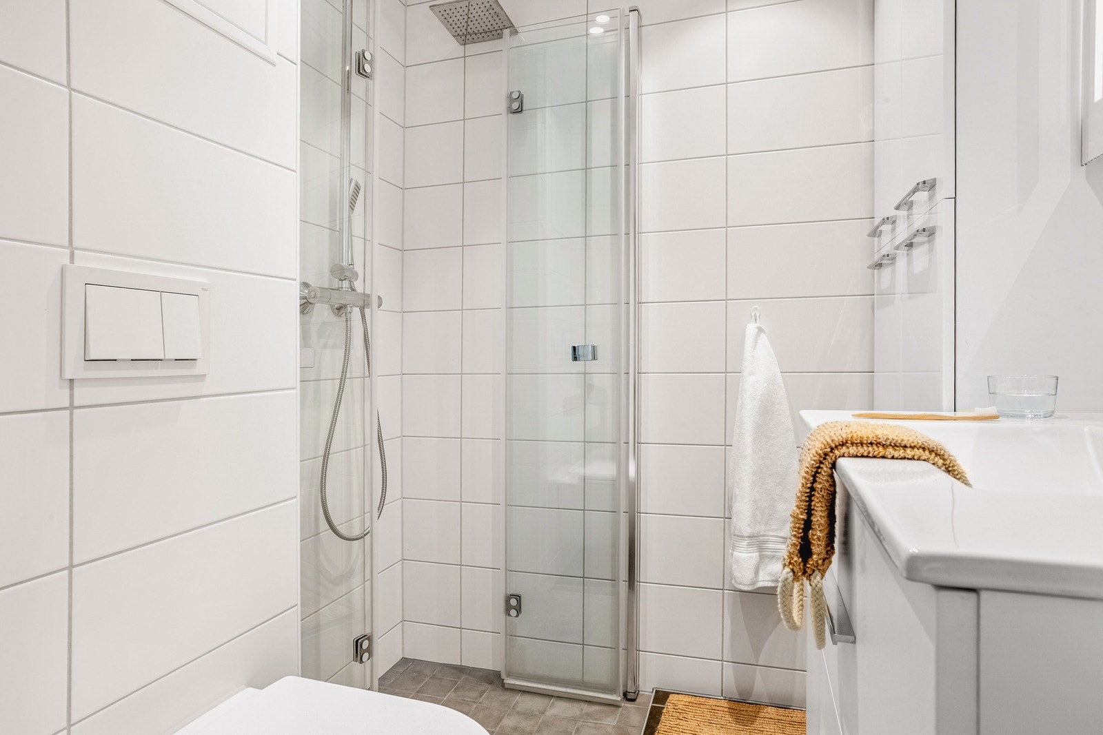Pent helfliset bad med varme i gulv. Galleribilde