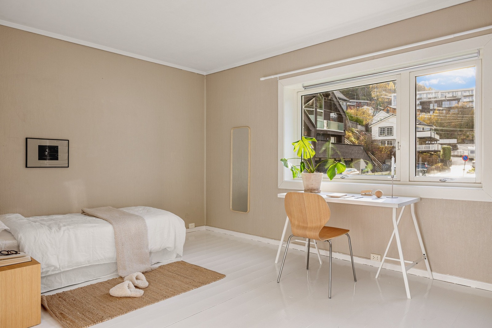 Romslig soverom på hele 15,2 m². Galleribilde
