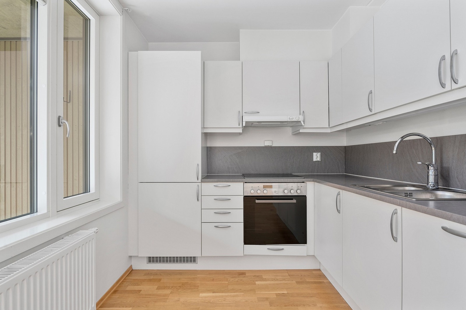 Gode oppbevarings muligheter for kjøkkenredskap. Galleribilde