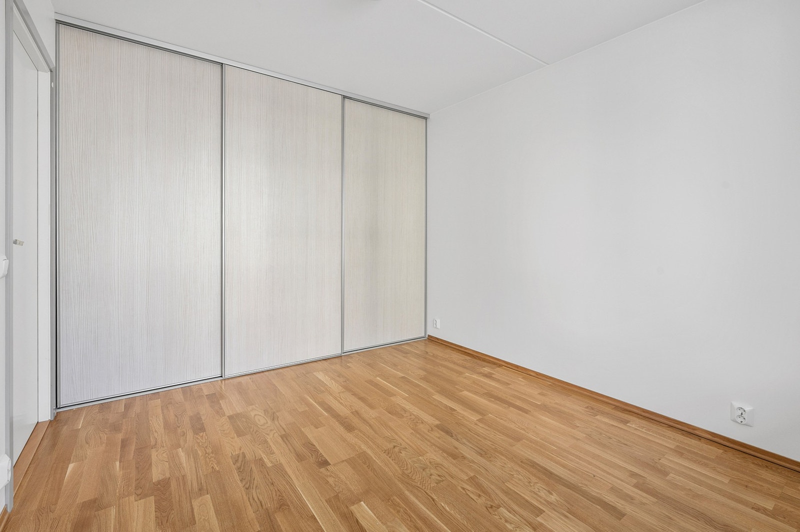 Hovedsoverommet er på 10 kvm og har stor skyvedørsgarderobe. Galleribilde