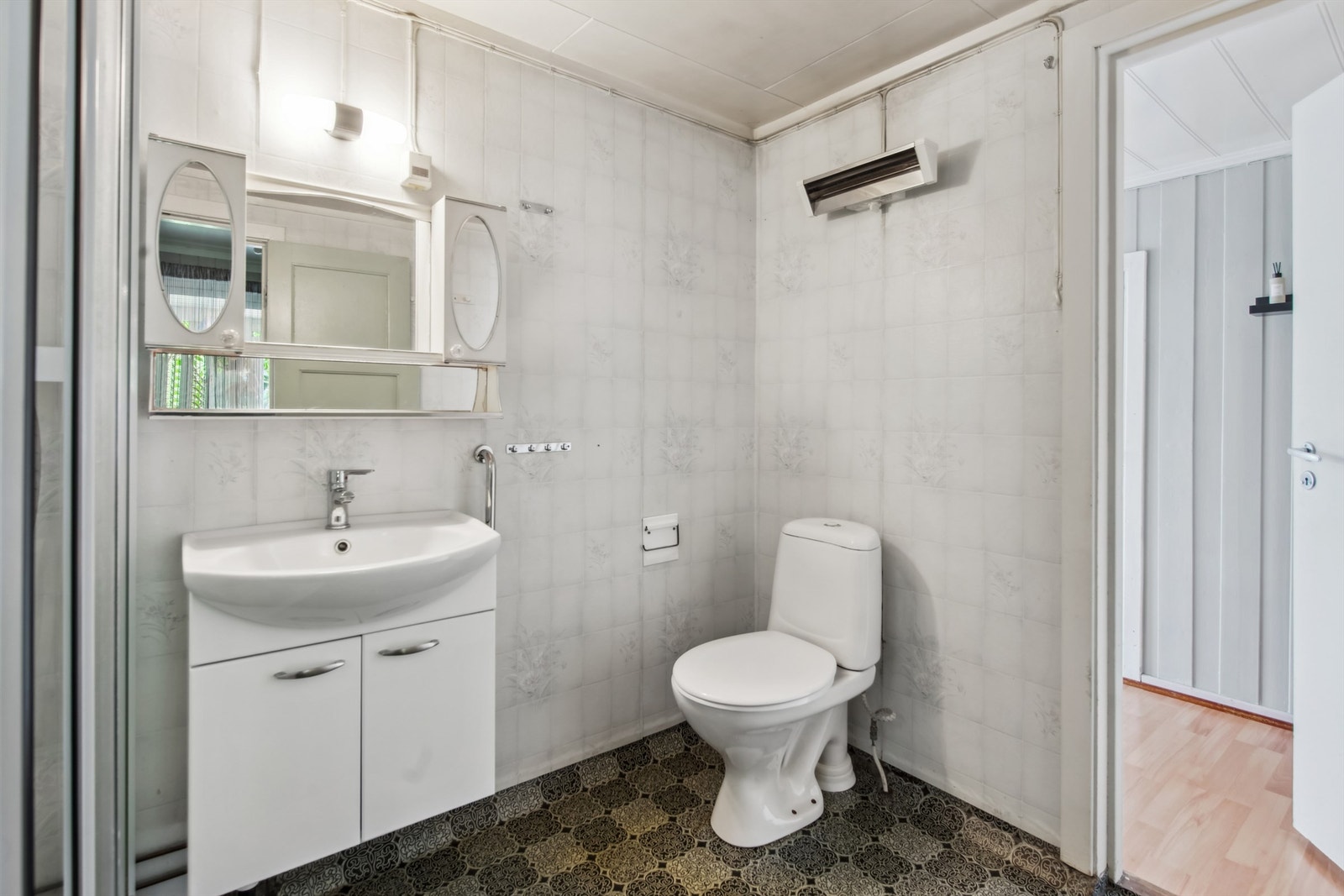 Badet av eldre dato og må oppgraderes for å tilfredsstille dagens krav til bruk og tetthet. Galleribilde