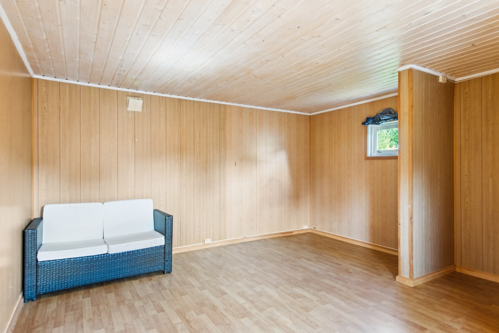 Innredet rom i uthus med mulighet for lagring Galleribilde