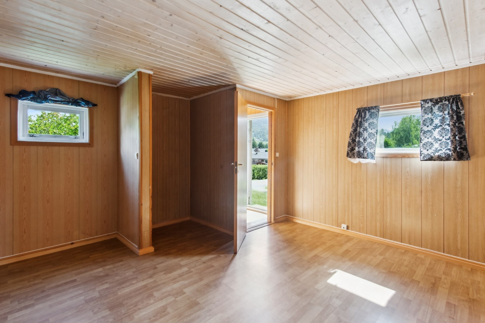 Innredet rom i uthuset med strøm Galleribilde