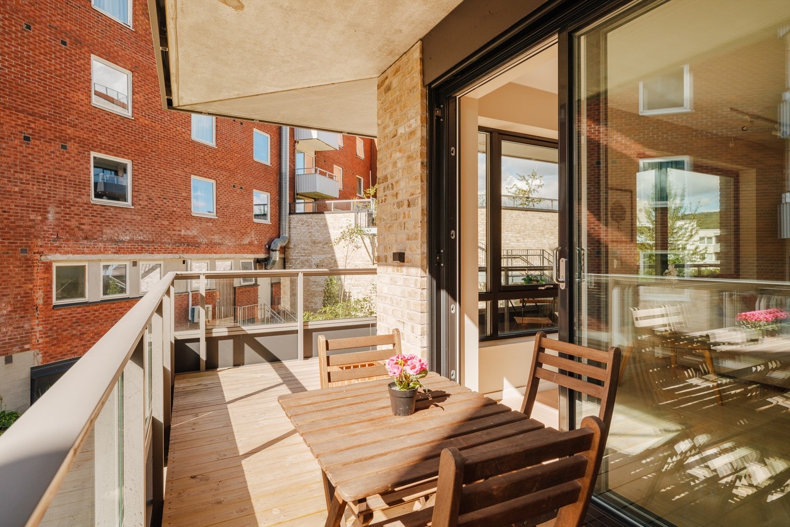 Her er det god plass til å innrede med ønsket utemøblement. Galleribilde