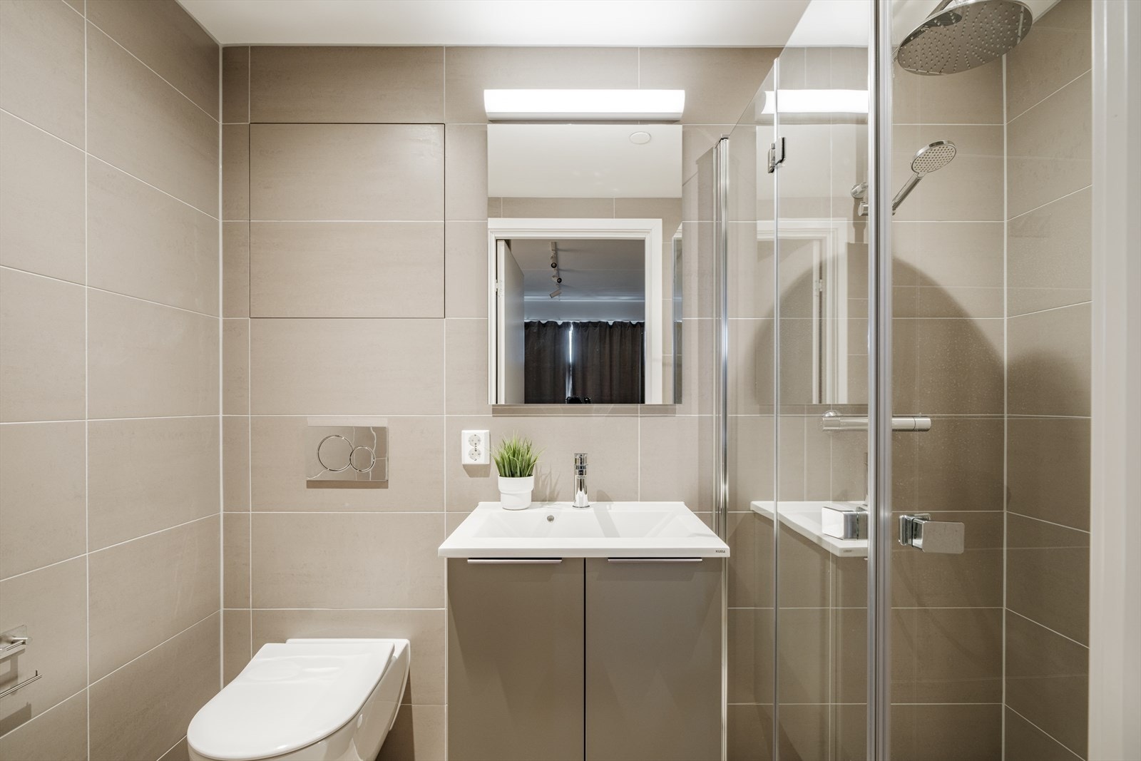 Privat bad knyttet til hovedsoverommet. Galleribilde