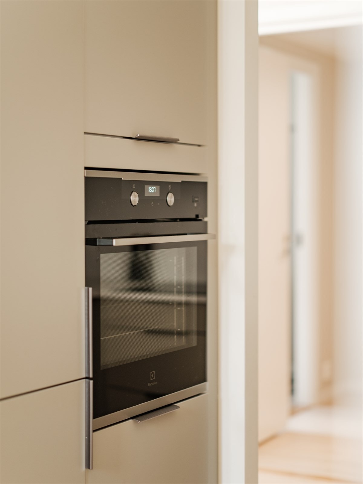 Det er integrerte hvitevarer, som gir kjøkkenet et godt helhetsuttrykk. Galleribilde