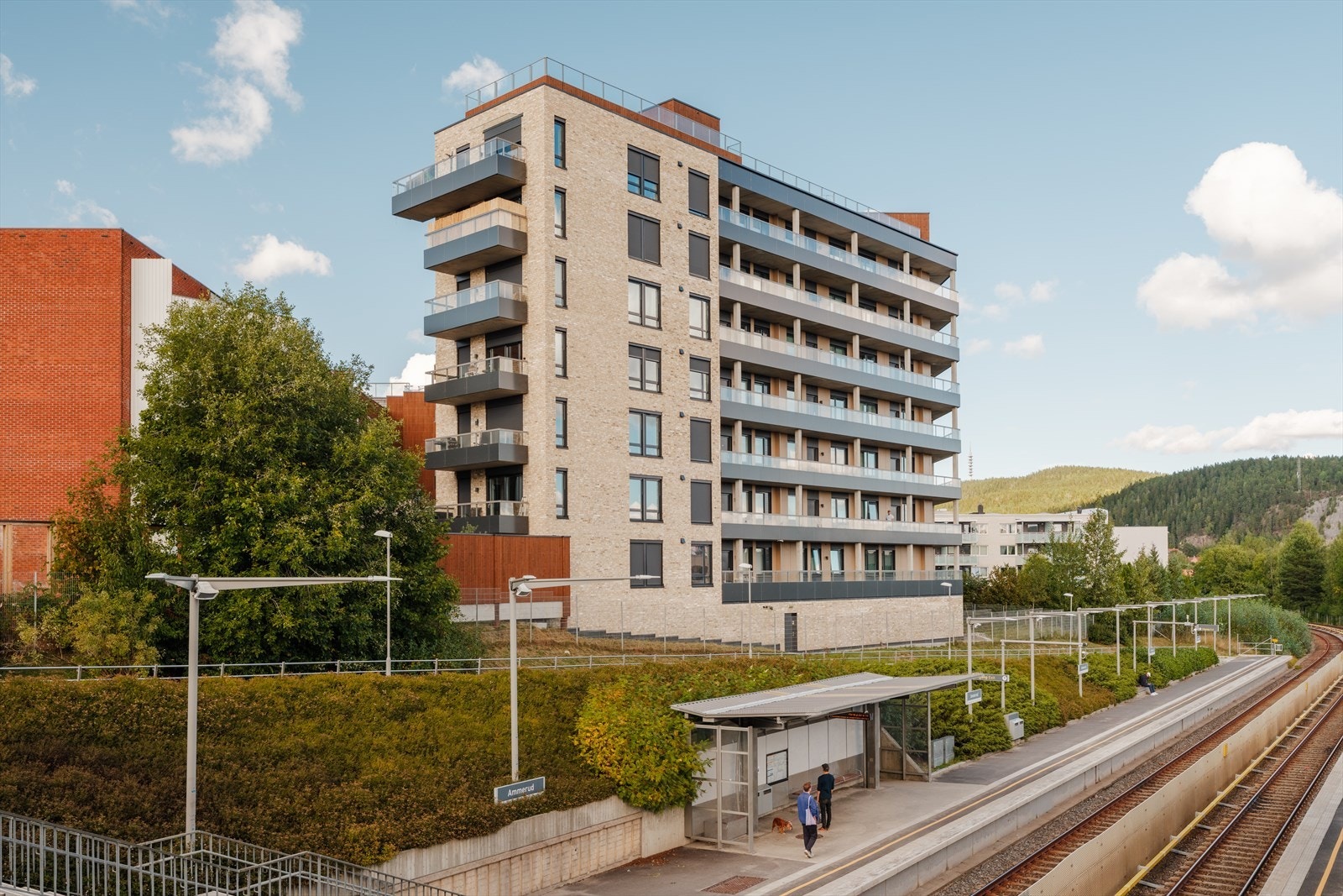 Her bor du rett ved t-banen samt buss som tar deg dit du skal. Perfekt om man skal la bilen stå hjemme. Galleribilde