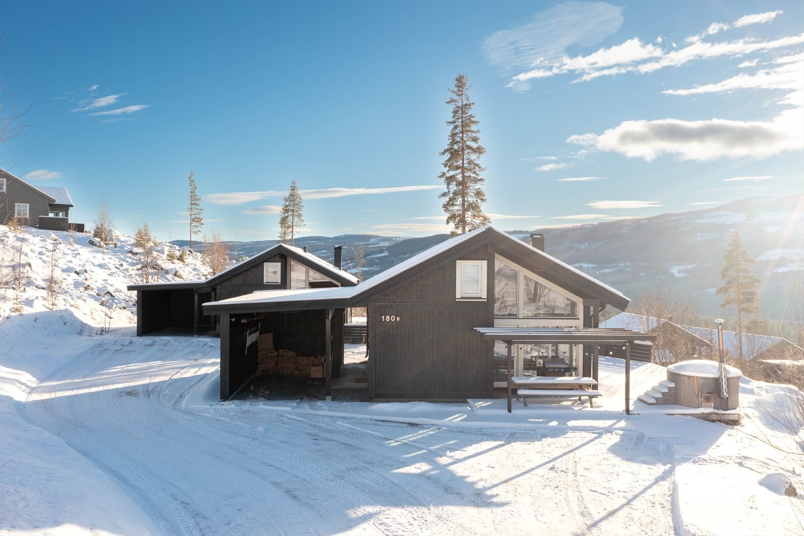 Ved toppen av Hemsilhøgda - Høyt og fritt med fantastisk fjellutsikt finner du Golfvegen 180 B! Galleribilde