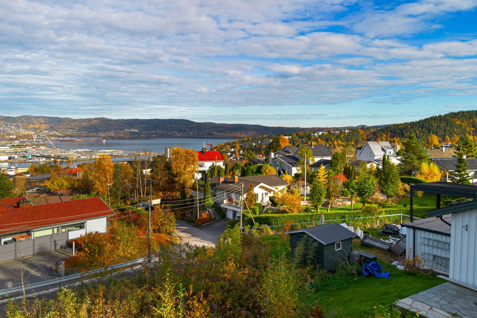 Tomten byr på flott utsyn over Drammen by og nærområdet. Galleribilde