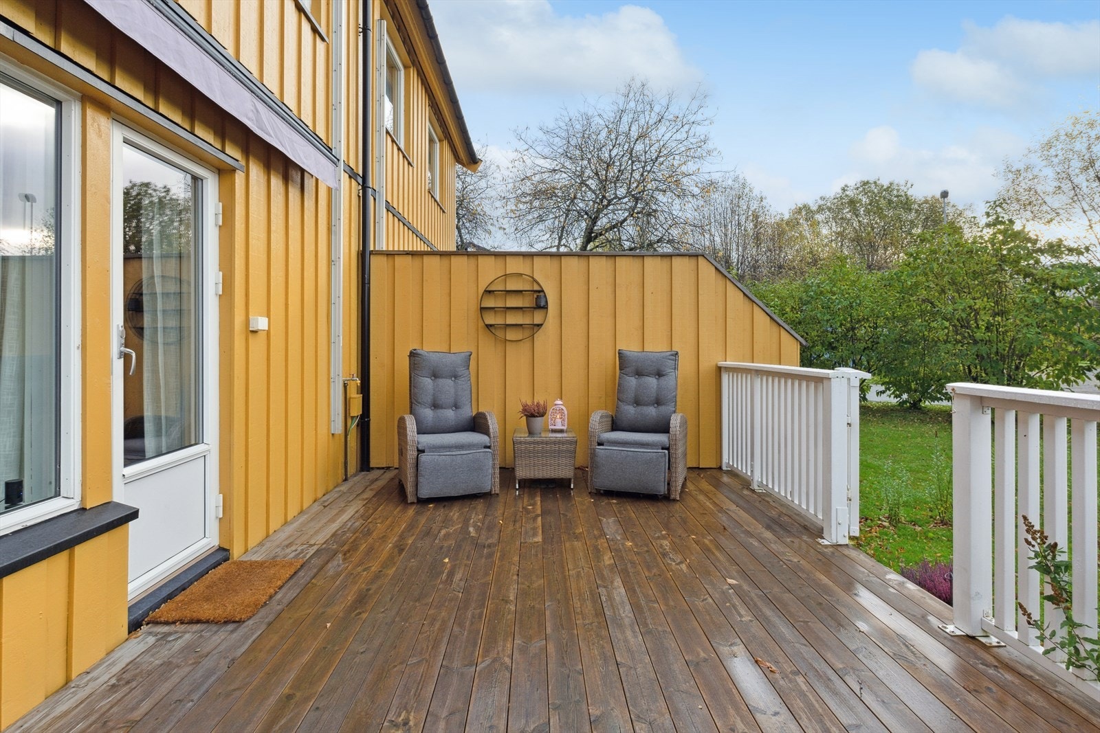 Romslig og stor terrasse Galleribilde