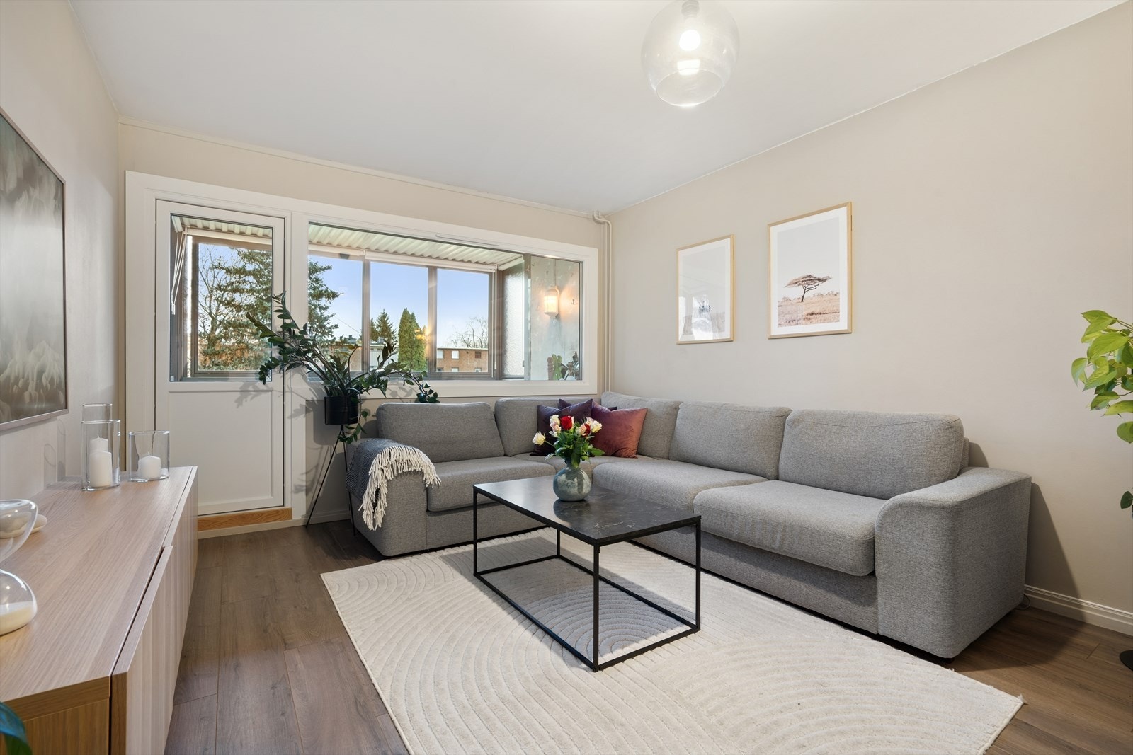 Stuen gir gode muligheter for naturlig soneinndeling. Galleribilde