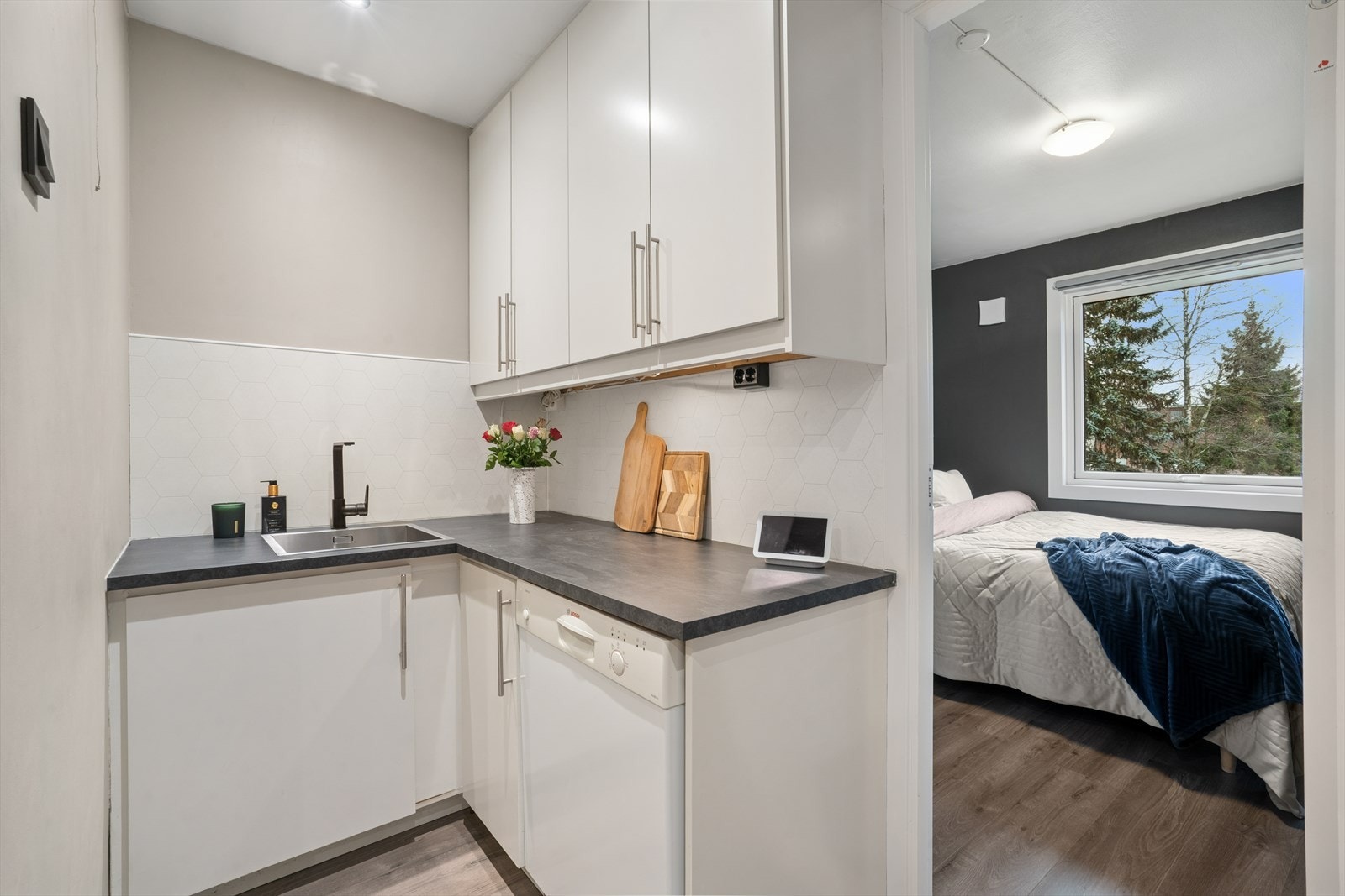 I 2023 ble det montert et pent brukt kjøkken, som i dag er ca. 10 år gammelt. Galleribilde