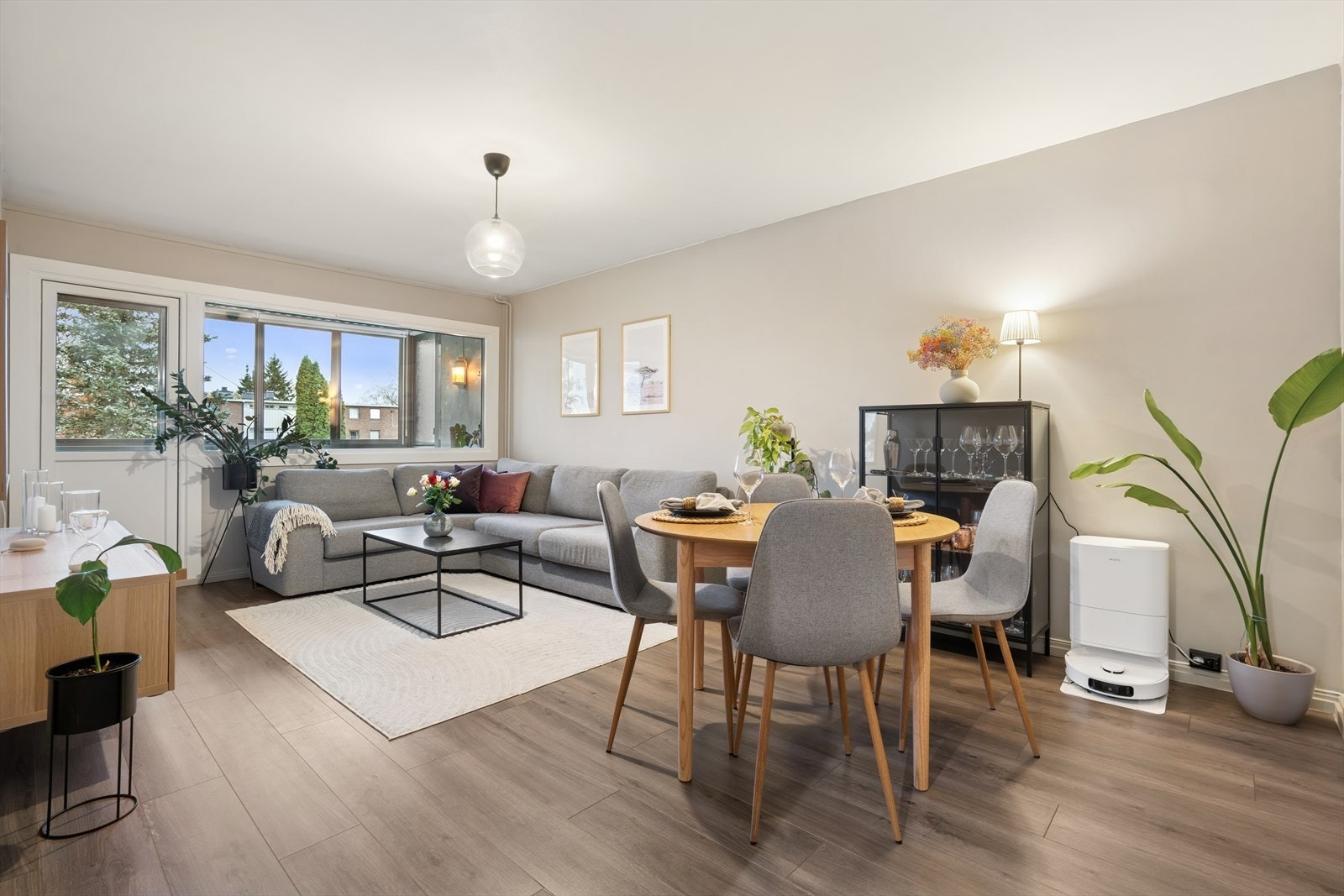 Herlig stueavdeling med god møbleringsfrihet. Galleribilde