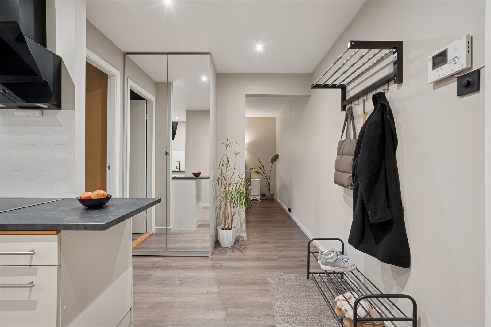 Varmtvann, fyring, TV og internett er inkludert i felleskostnadene. Galleribilde