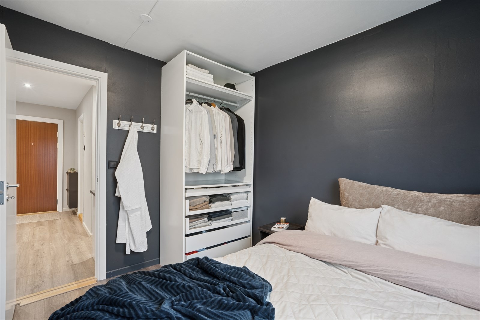 Det ene rommet kan enkelt tilpasses og brukes som kontor, gjesterom eller barnerom - alt etter behov. Galleribilde