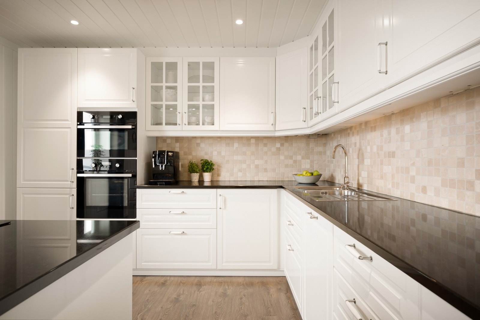 Tidløst kjøkken med stil og funksjon Galleribilde