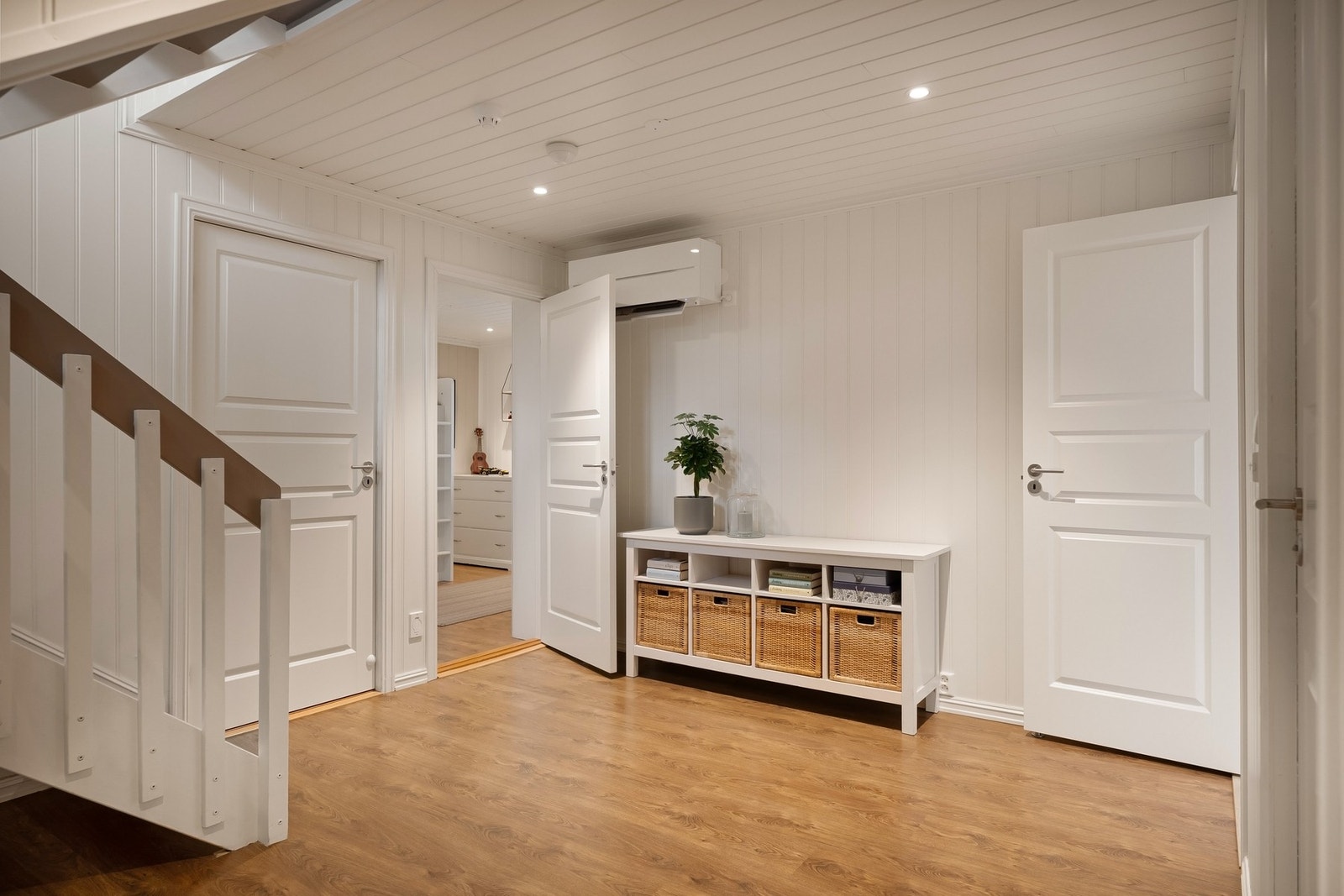 I gangen nede er det downlights Galleribilde