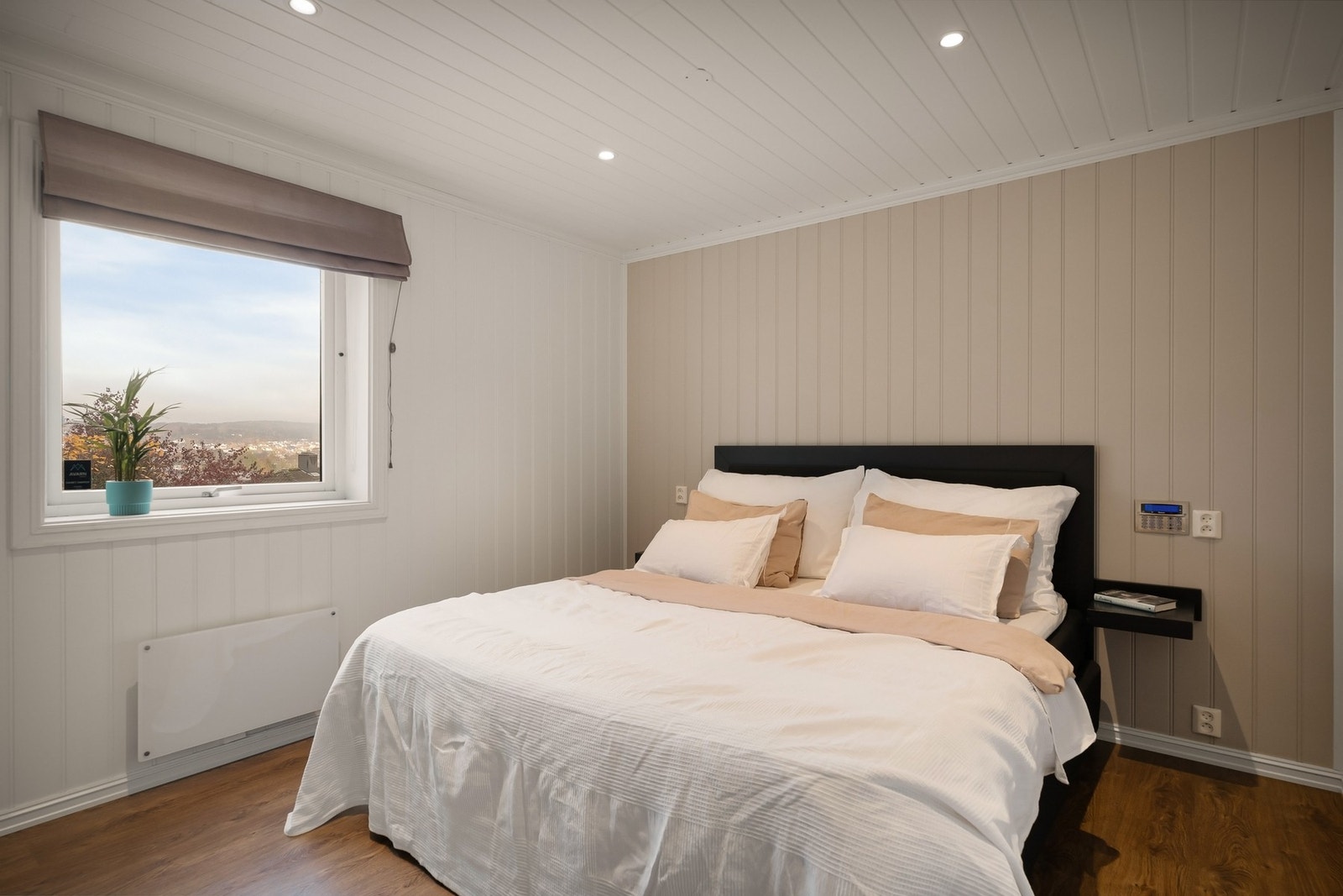 Hovedsoverom med walk-in closet Galleribilde