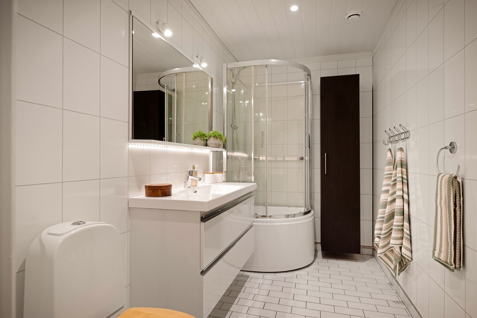 Her starter og avsluttes dagen i rolige omgivelser Galleribilde