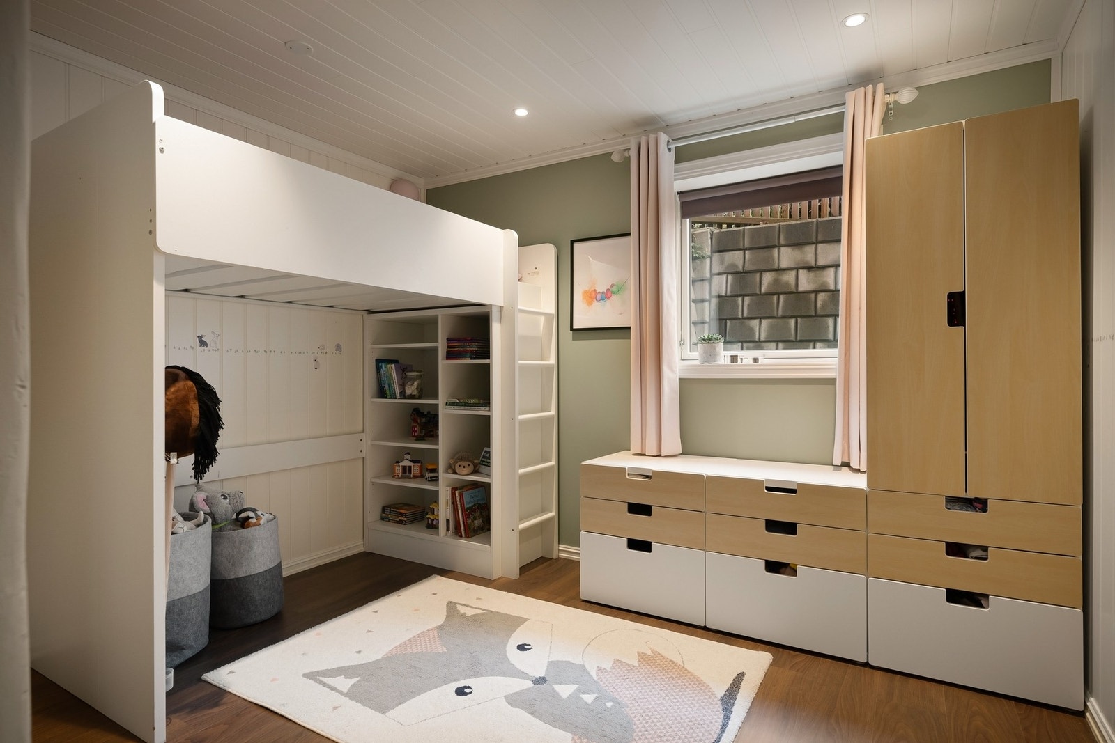 Rommene er gjennomført i tidsriktige toner Galleribilde