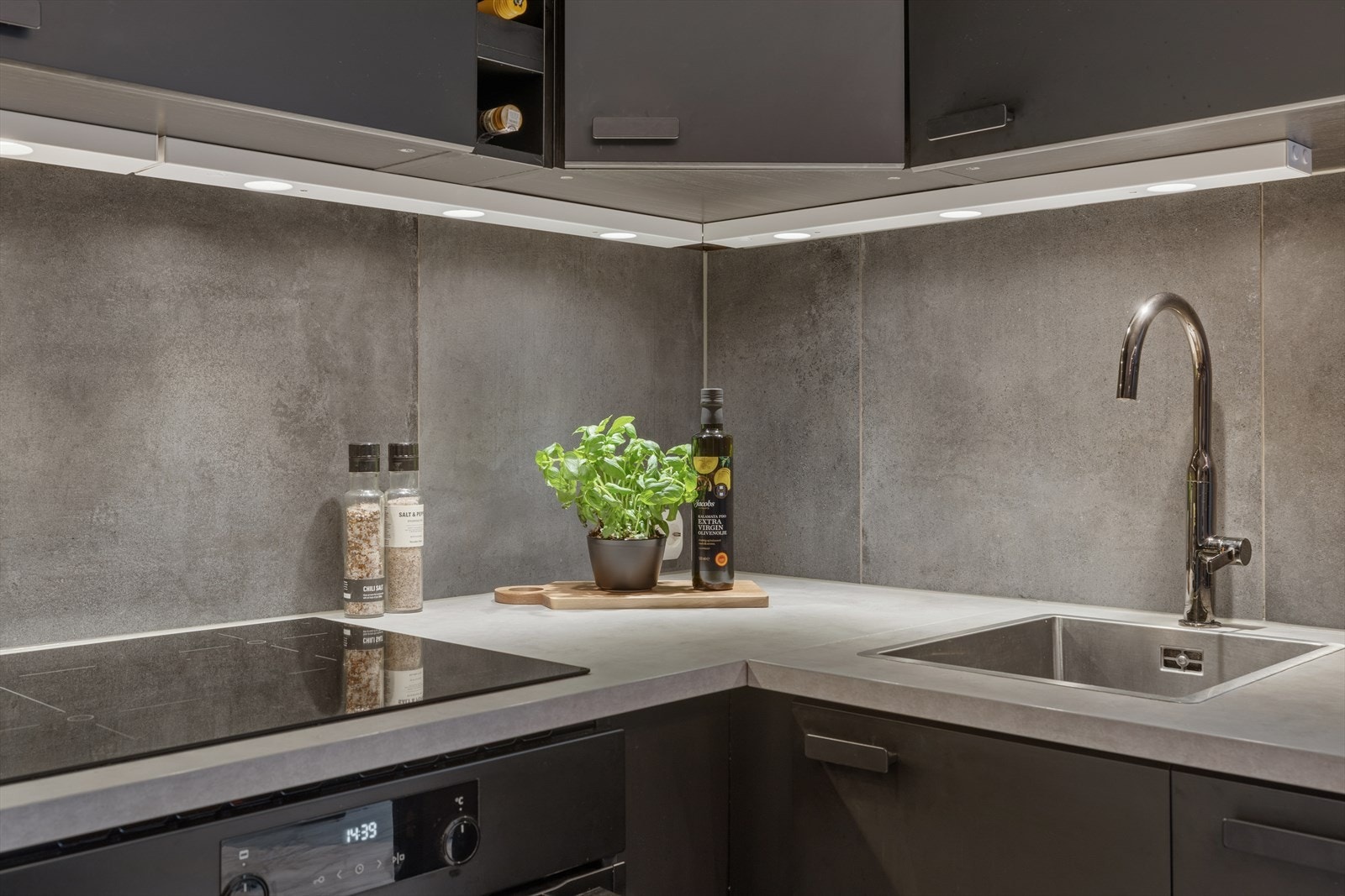 Det er induksjonstopp og installert vannstoppsystem. Galleribilde