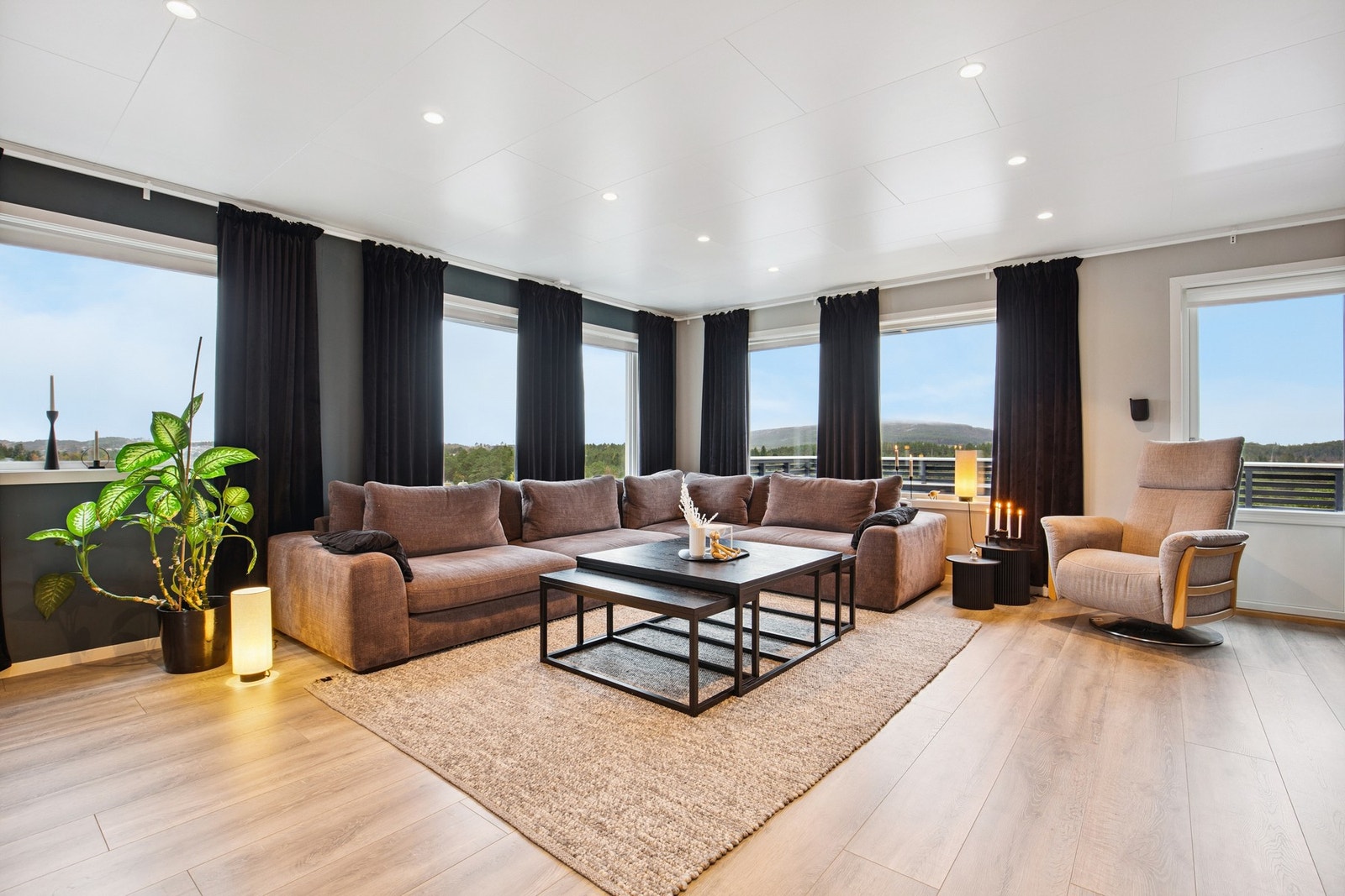 Stue, her er det også utgang til stor veranda Galleribilde