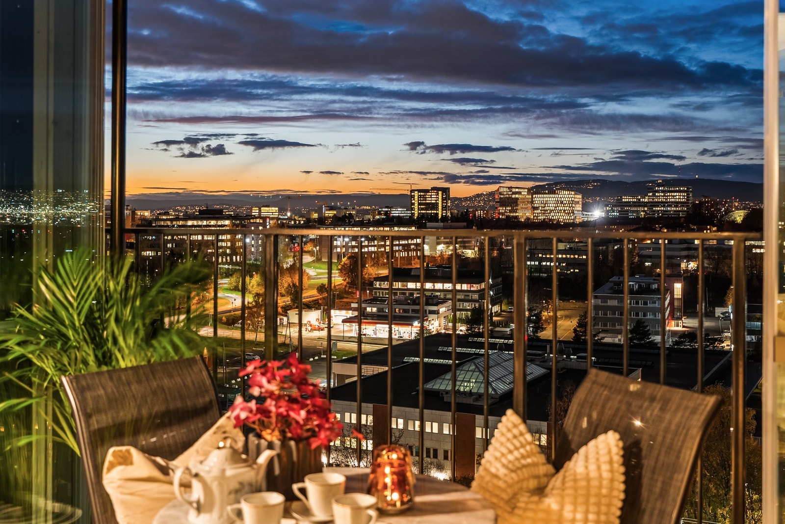 Beliggenheten i 8. etasje gir dette gode muligheter for flott utsikt og fantastiske solnedganger. Galleribilde