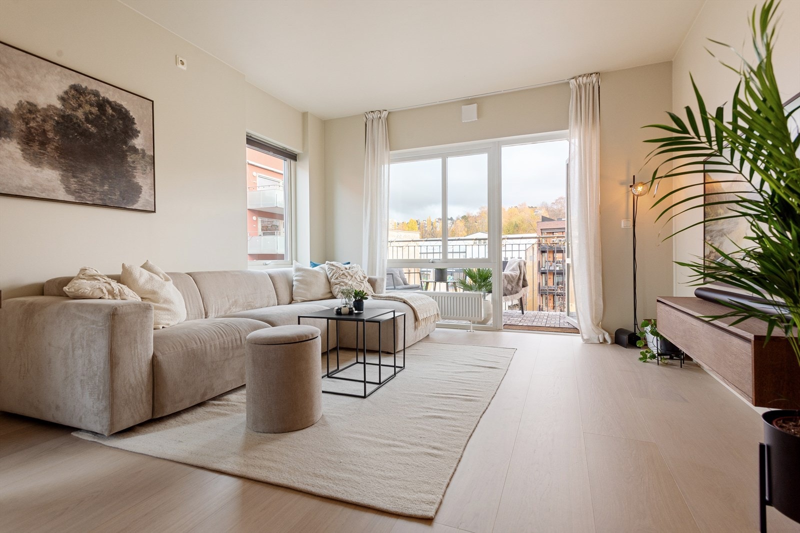 Rommets utforming gjør det enkelt å dele rommet opp i naturlige soner Galleribilde