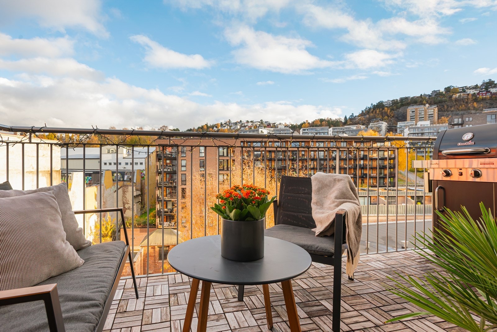 Stilren og innbydende 3-roms med solrik balkong og attraktiv beliggenhet i Kværnerbyen Galleribilde