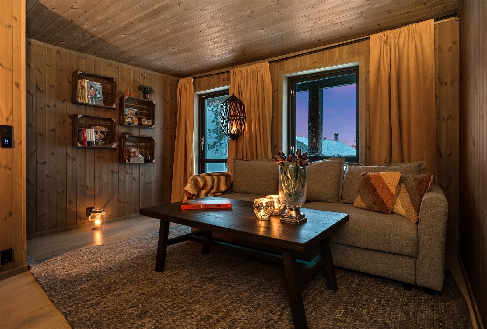 Oppholdsrom i underetasje benyttes til stue - Kan brukes som et ekstra soverom om ønskelig. Galleribilde