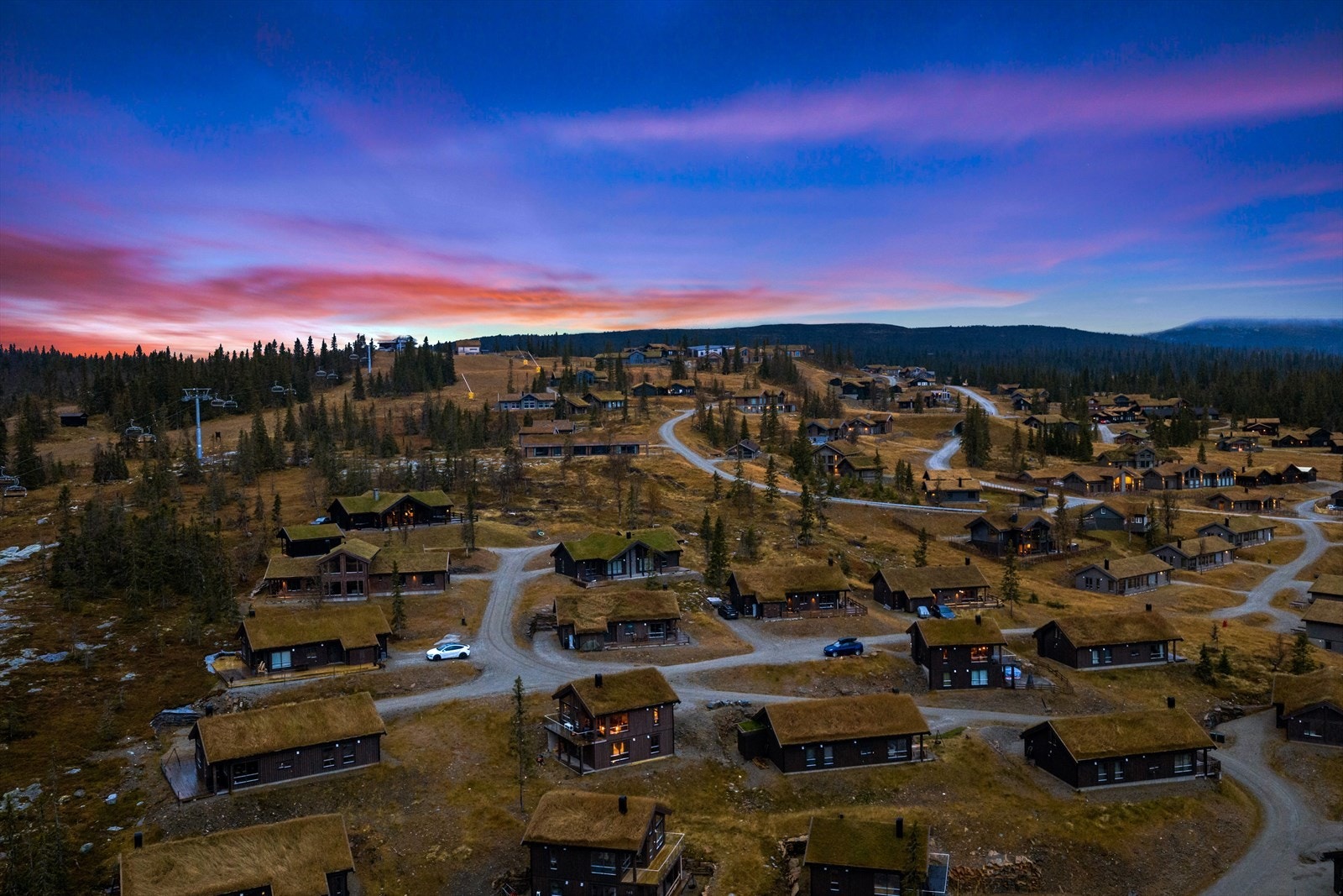 Eiendommen har en fin beliggenhet med ski inn/ut til alpint og med kort vei til langrenn Galleribilde
