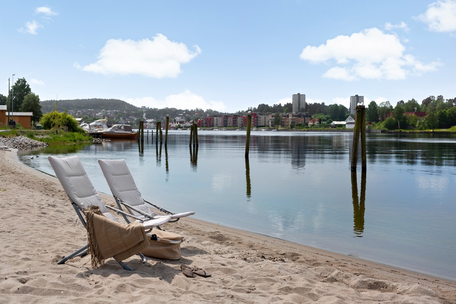 Her har du idyllen i vannkanten "rett utenfor døra" Galleribilde