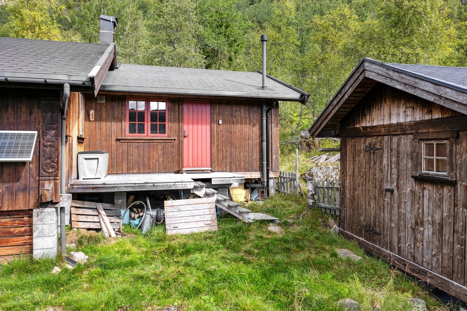 Hytten har solceller for å holde strømmen i gang i hytten. Galleribilde
