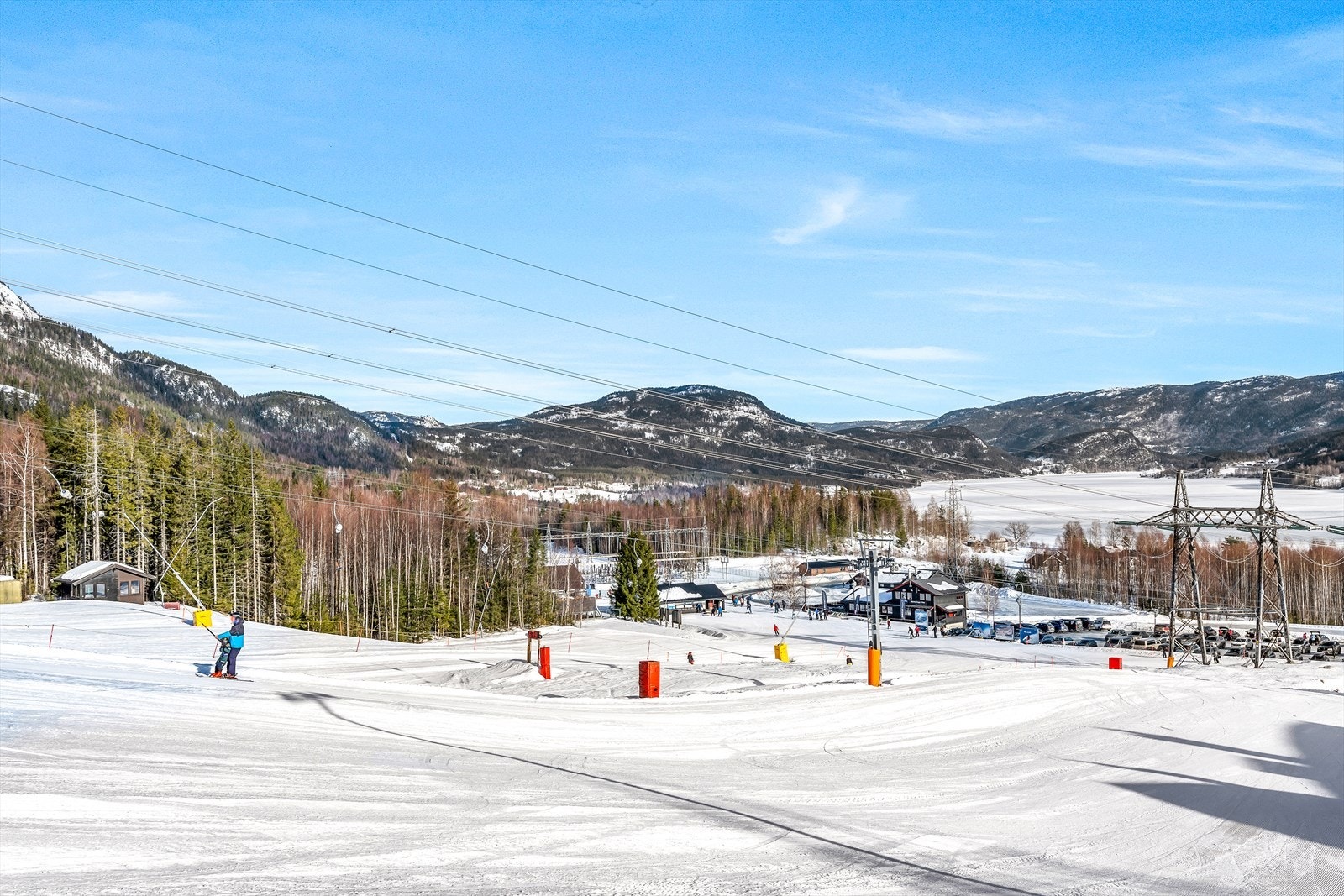 Det er kort vei bort til alpinanlegget. Her finnes også egen barnebakke. Galleribilde