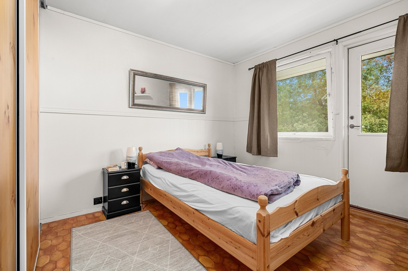 Boligen har 3 soverom på hhv 10m²,10m² og 6,5m². Alle befinner seg i 1. etasje. Galleribilde